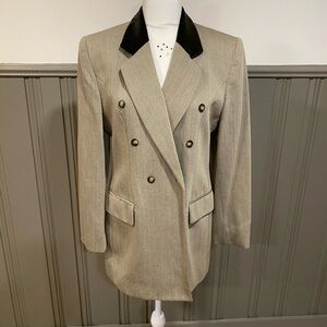 Jones New York Tan and Black Blazer with Structured Silhouette